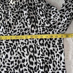 Chico's Women's Animal Print Long Sleeve V Neck Blouse Size 2 Large
